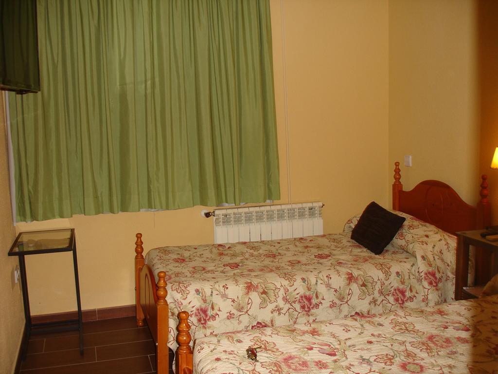 Hostal Puerta Bonita Vista Alegre Madrid Exteriör bild