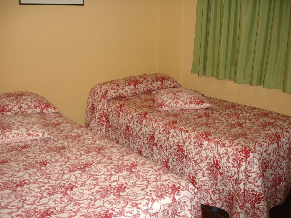 Hostal Puerta Bonita Vista Alegre Madrid Exteriör bild