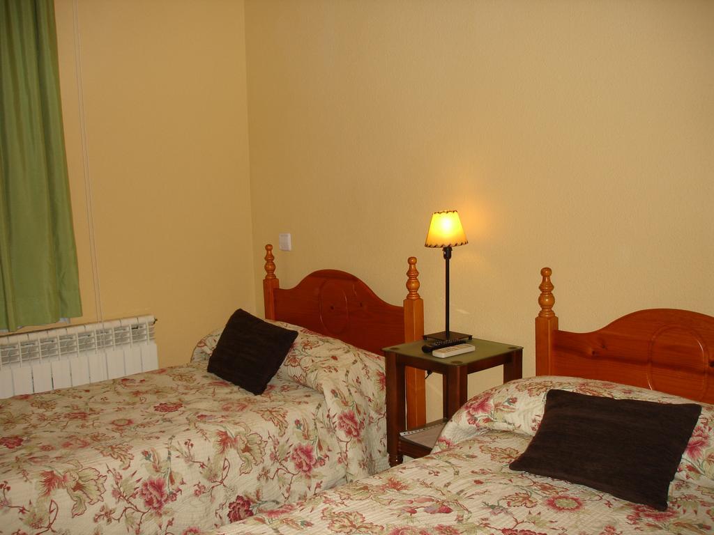 Hostal Puerta Bonita Vista Alegre Madrid Exteriör bild