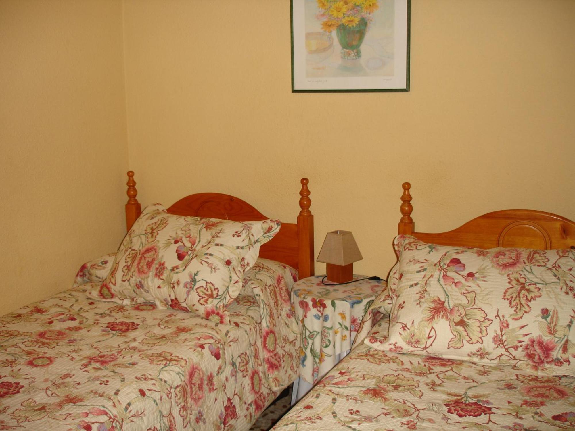 Hostal Puerta Bonita Vista Alegre Madrid Exteriör bild