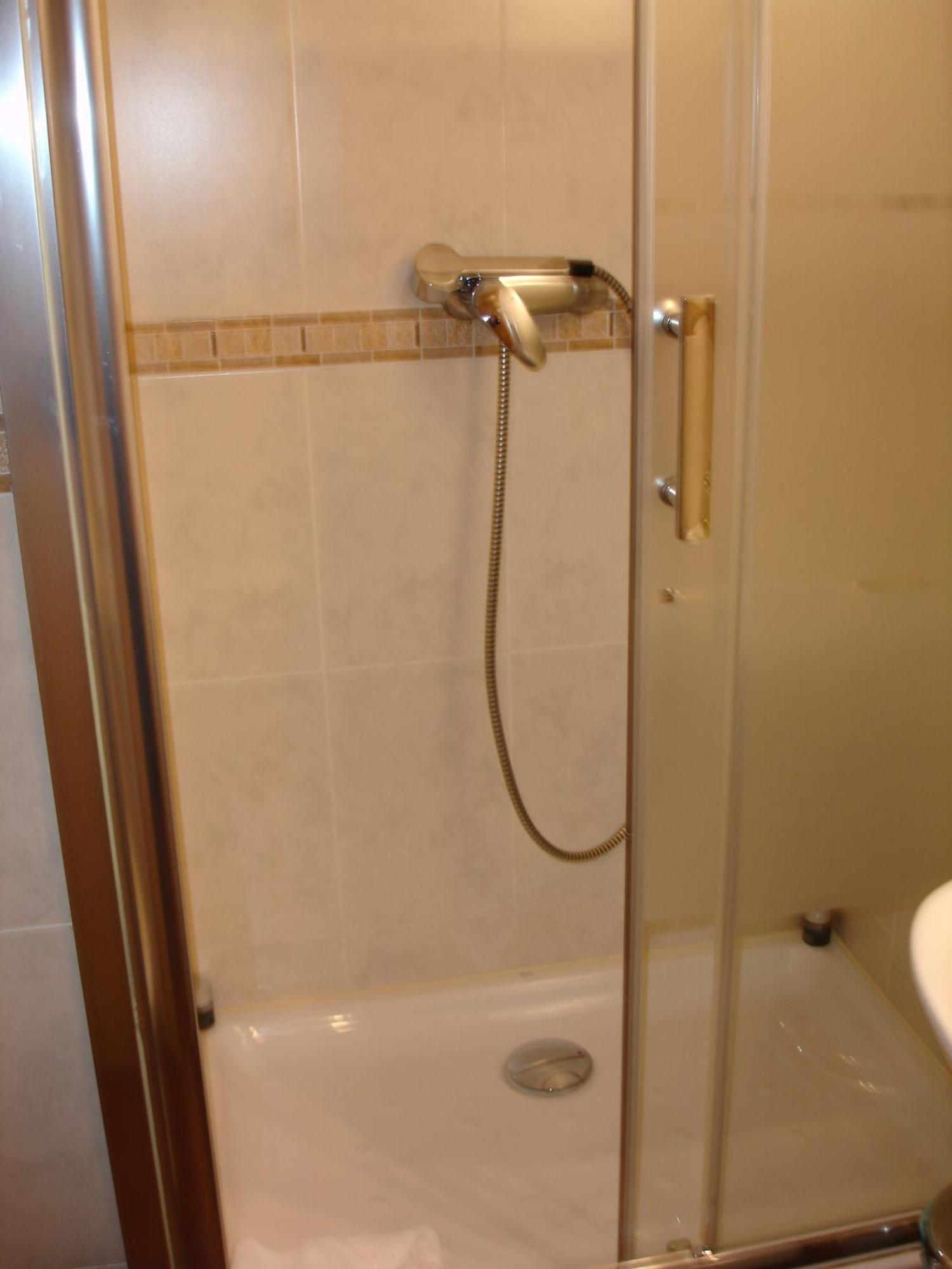 Hostal Puerta Bonita Vista Alegre Madrid Exteriör bild