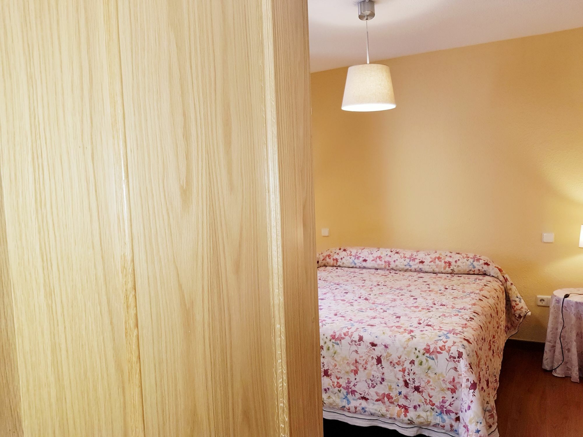 Hostal Puerta Bonita Vista Alegre Madrid Exteriör bild