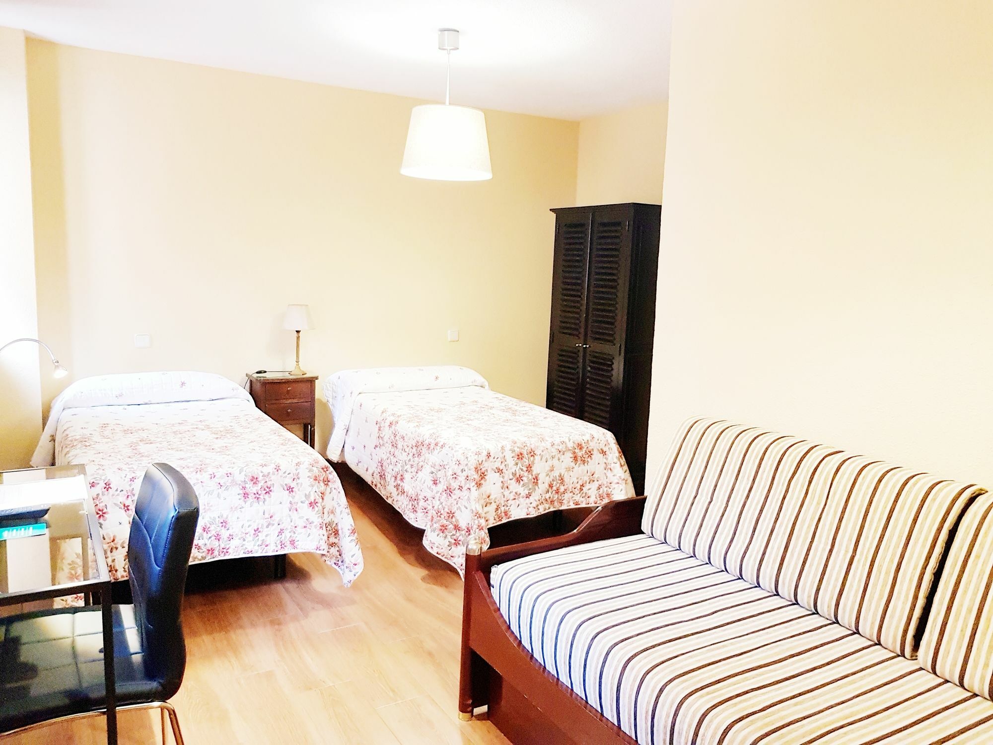 Hostal Puerta Bonita Vista Alegre Madrid Exteriör bild