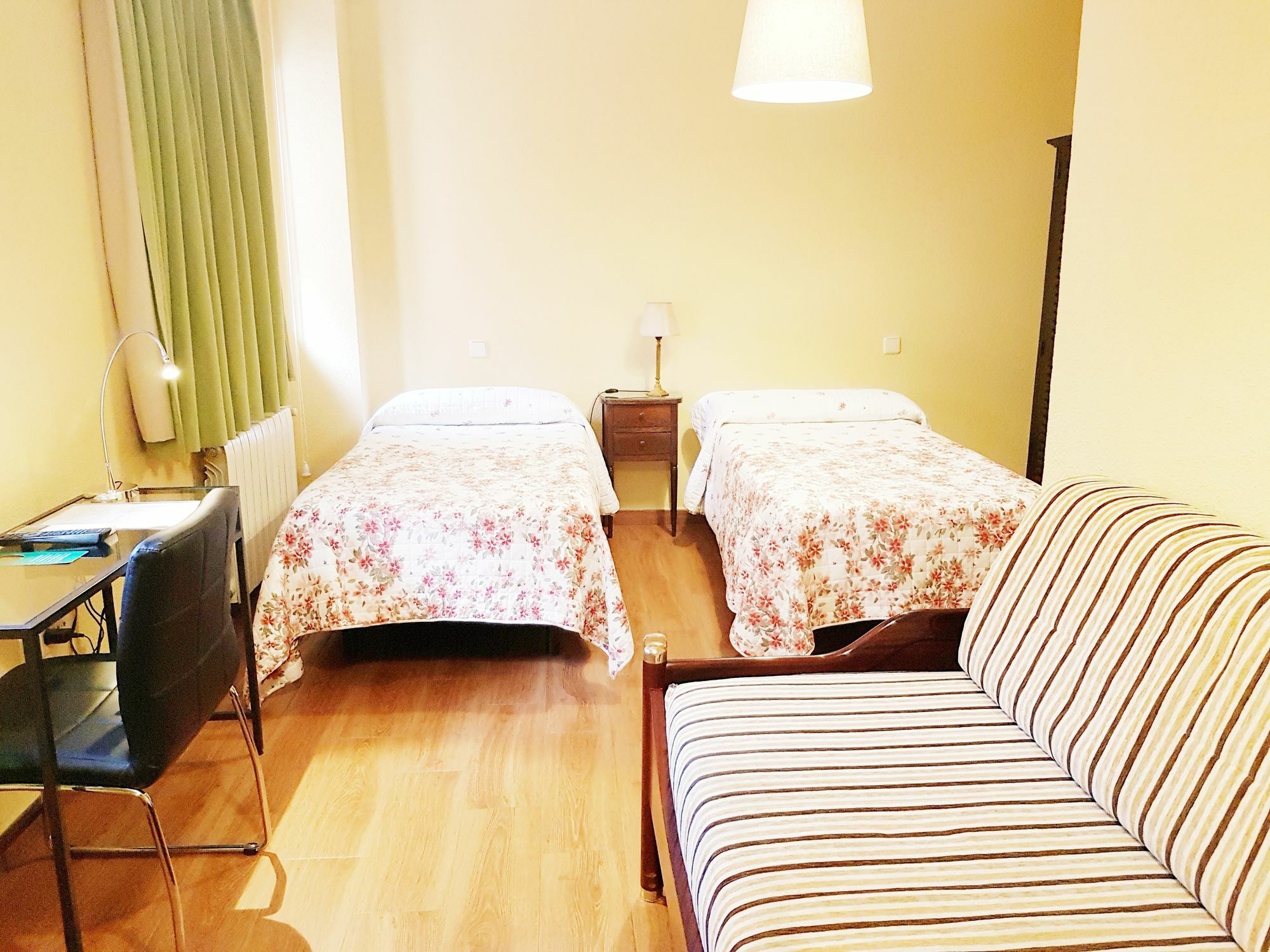 Hostal Puerta Bonita Vista Alegre Madrid Exteriör bild